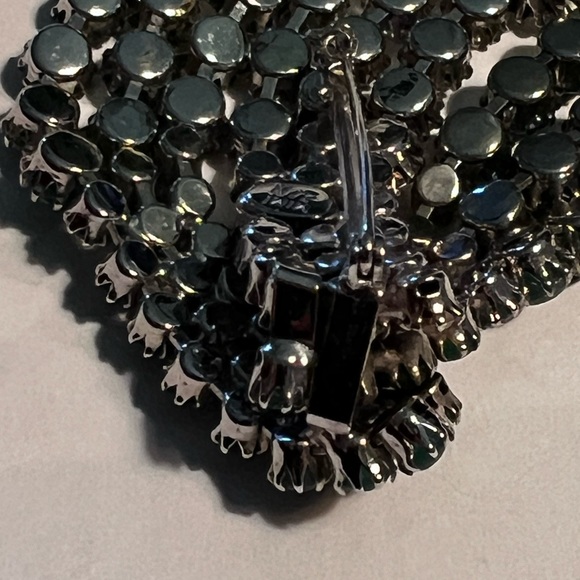 Vintage Rare Design Mimi di Niscemi Emerald & Crystal Rhinestone signed Brooch - Picture 7 of 12